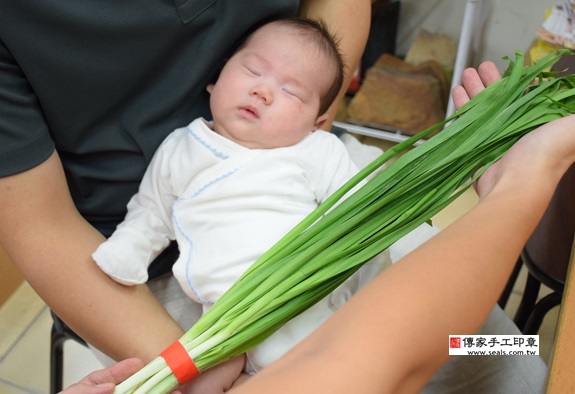 陳寶寶(新北永和區嬰兒寶寶滿月剃頭理髮、免費嬰兒剃胎毛儀式吉祥話)。中國風會場，爸媽寶貝免費穿「日中韓」古裝禮服。專業拍照、DVD光碟、證書。★購買「臍帶章、肚臍章、胎毛筆刷印章」贈送：剃頭、收涎、抓周，三選一。 2015.09.20 照片9